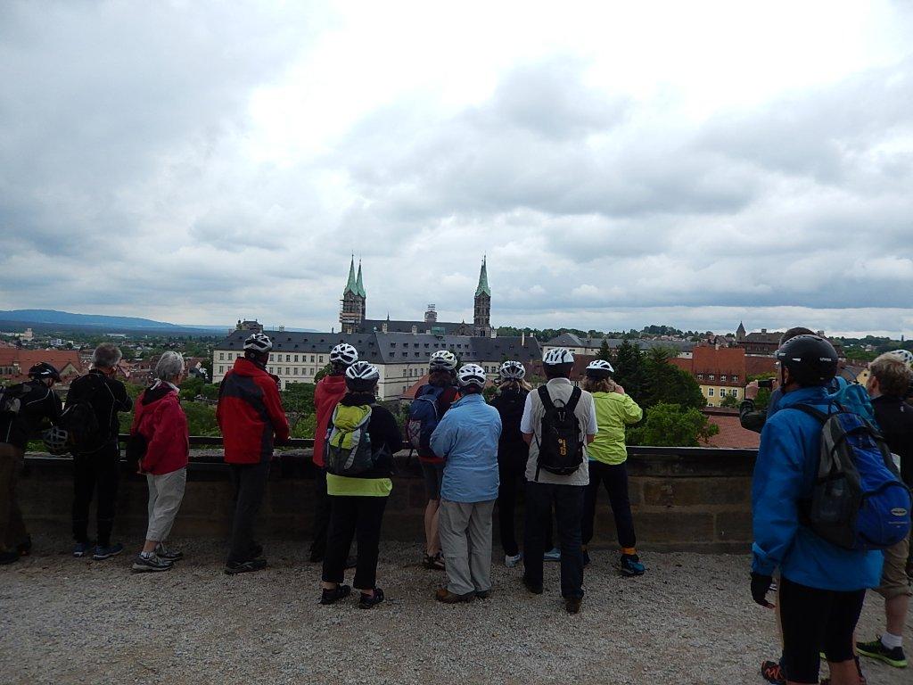 Vom Michaelsberg kann man über die Stadt Bamberg bis in die Fränkische Schweiz sehen.